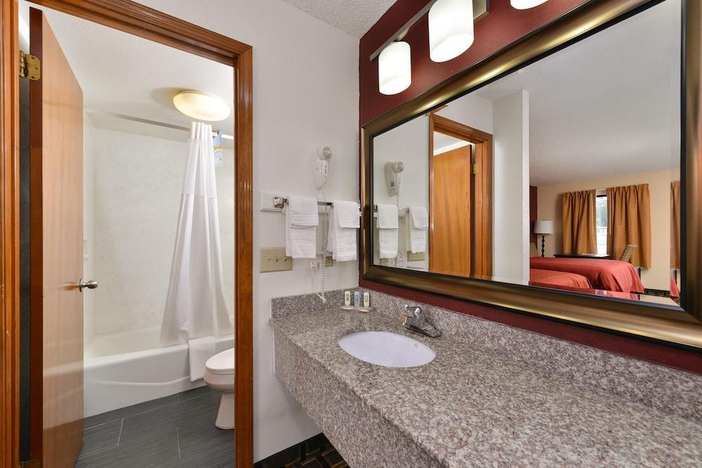Quality Inn Акуърт Екстериор снимка