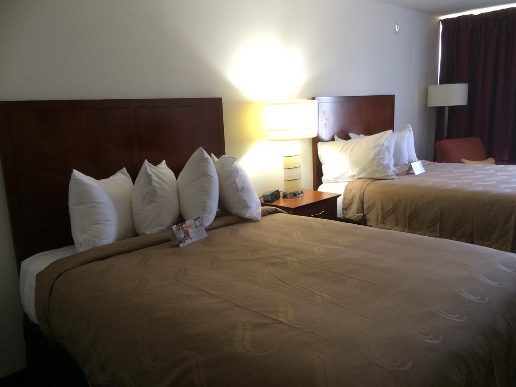 Quality Inn Акуърт Екстериор снимка