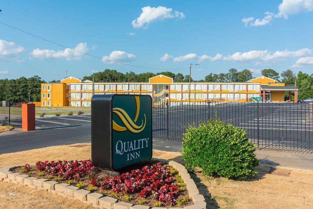 Quality Inn Акуърт Екстериор снимка