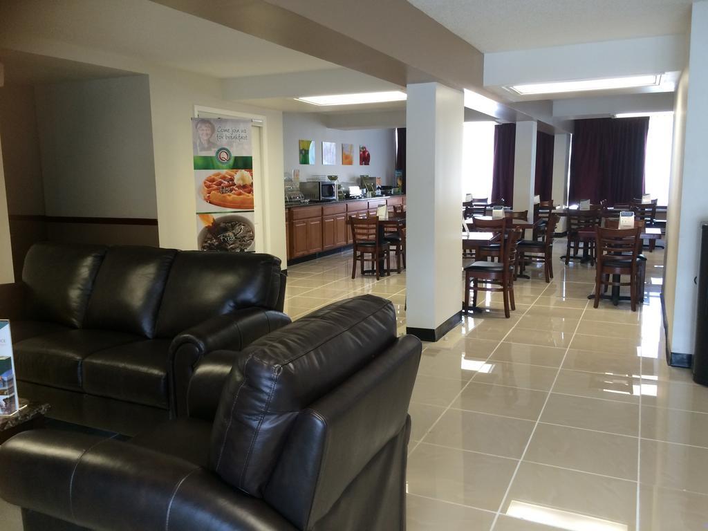 Quality Inn Акуърт Екстериор снимка