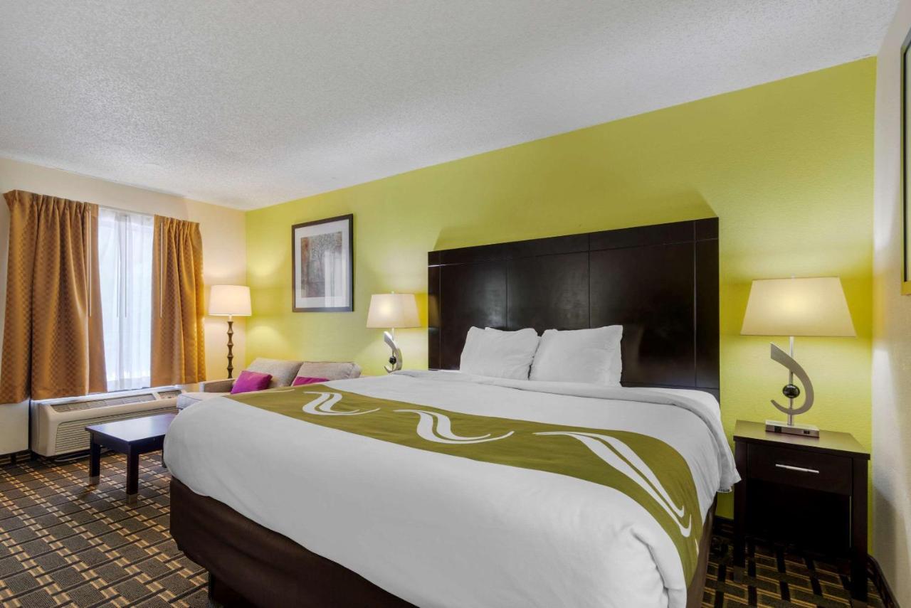 Quality Inn Акуърт Екстериор снимка