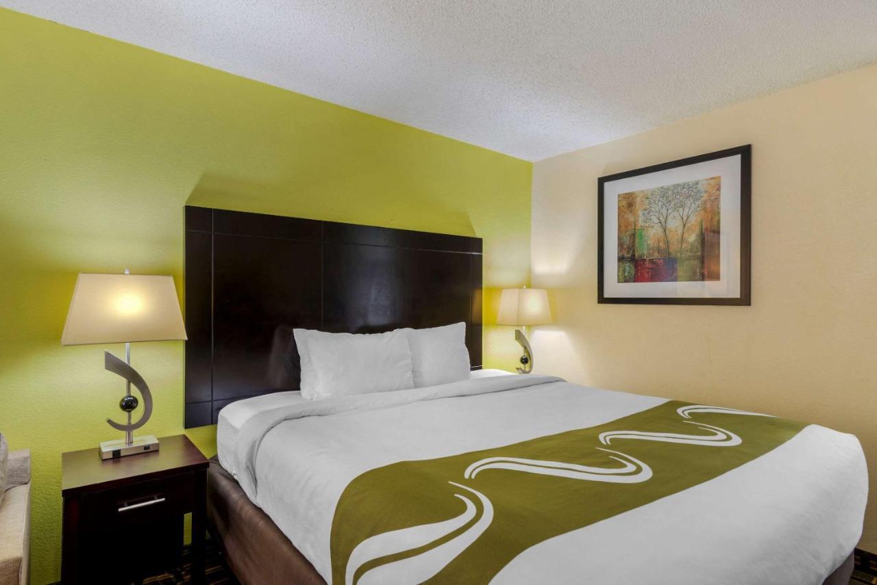 Quality Inn Акуърт Екстериор снимка